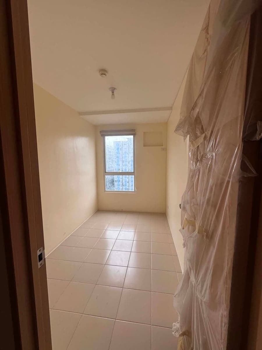 Condo for rent 2bedroom bare unit - photo 2