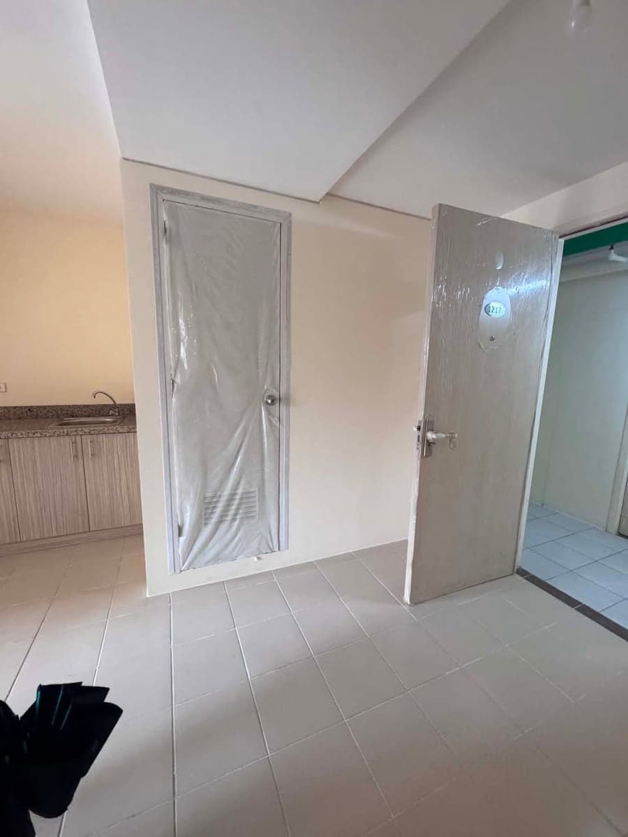 Condo for rent 2bedroom bare unit - photo 3