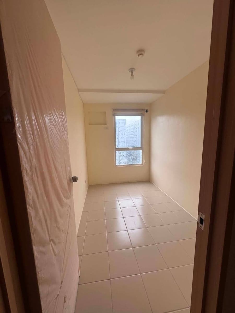 Condo for rent 2bedroom bare unit - photo 4