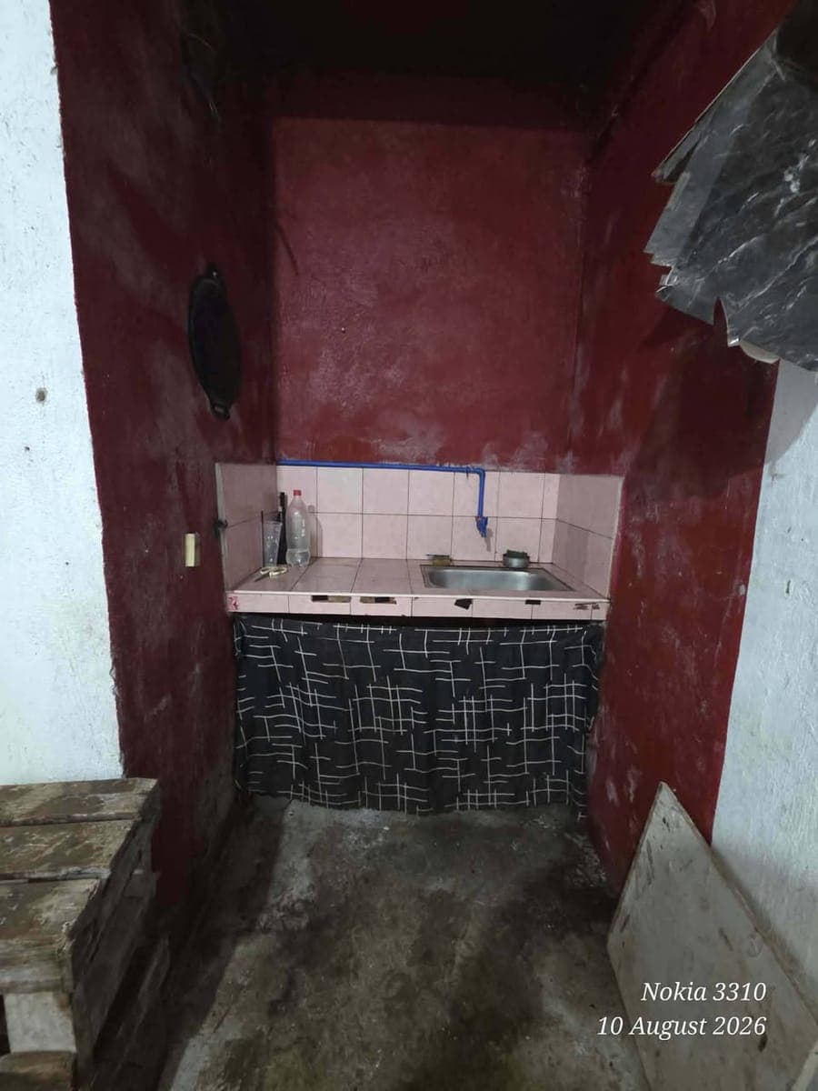 Room for rent good for 2 person w/ own sink Ang cr - photo 2