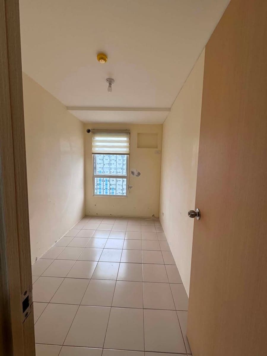 Condo for rent 2bedroom bare unit - photo 3