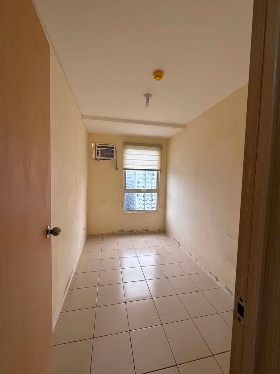 Condo for rent 2bedroom bare unit - photo 4