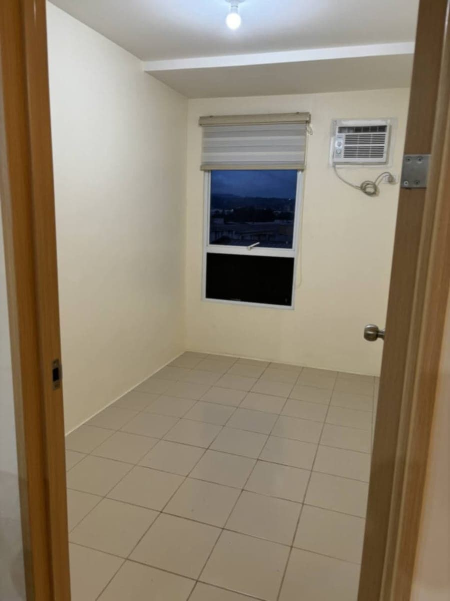 Condo for rent 2bedroom SEMI Furnished unit - photo 2