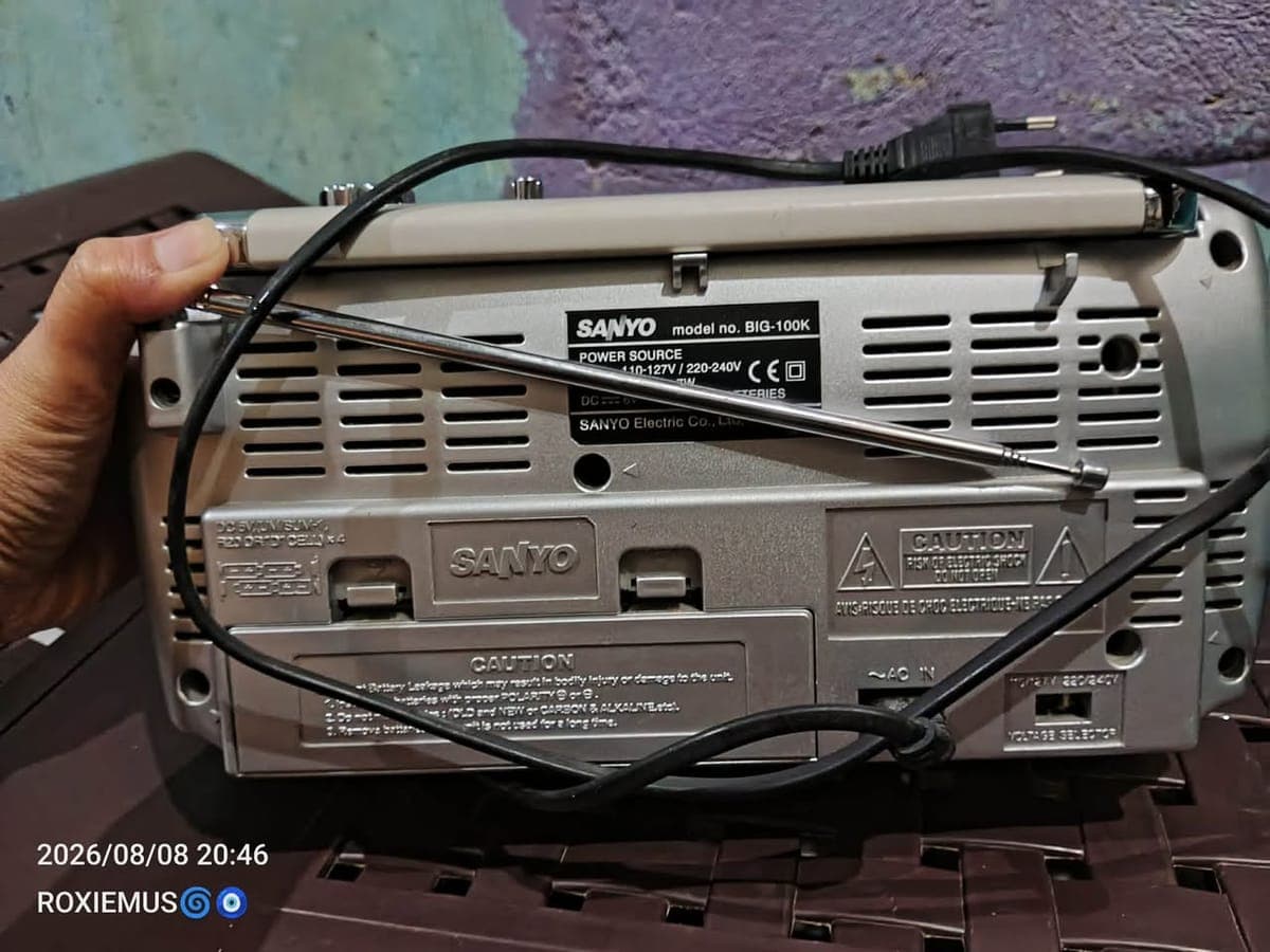 VINTAGE SANYO BIG-100K 4-BAND STEREO RADIO CASSETTE RECORDER - photo 2