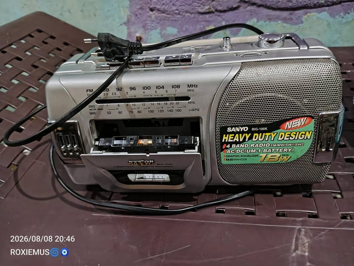 VINTAGE SANYO BIG-100K 4-BAND STEREO RADIO CASSETTE RECORDER - photo 3