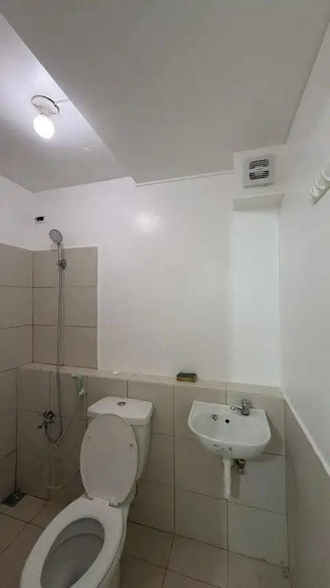 Condo for rent 2bedroom bare unit - photo 5