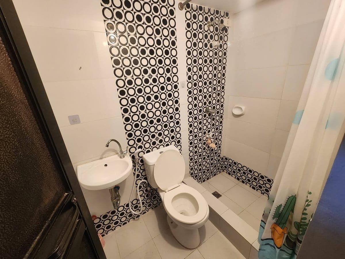 1 Unit available (2nd Floor) - photo 3