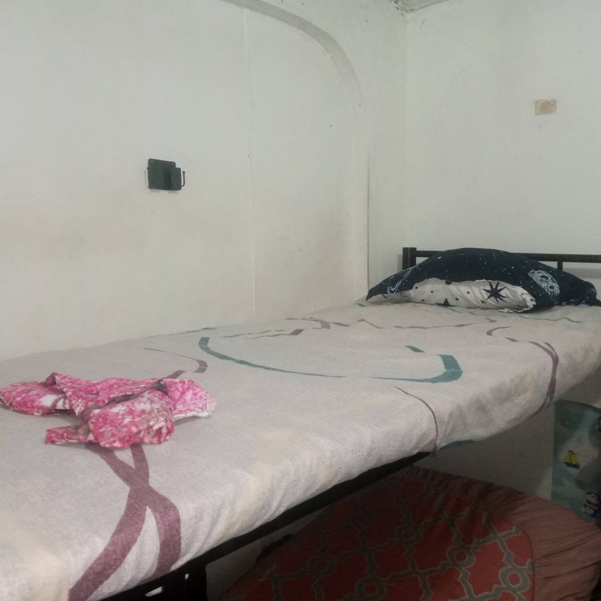 MALE BEDSPACE 3500 all in tubig kuryente at internet na 1 month advance 1month deposit - photo 4