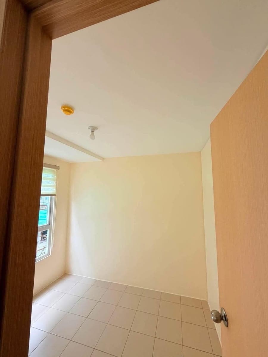 FOR RENT: BARE UNIT FACING AMENITIES 👌 ✨ - photo 3