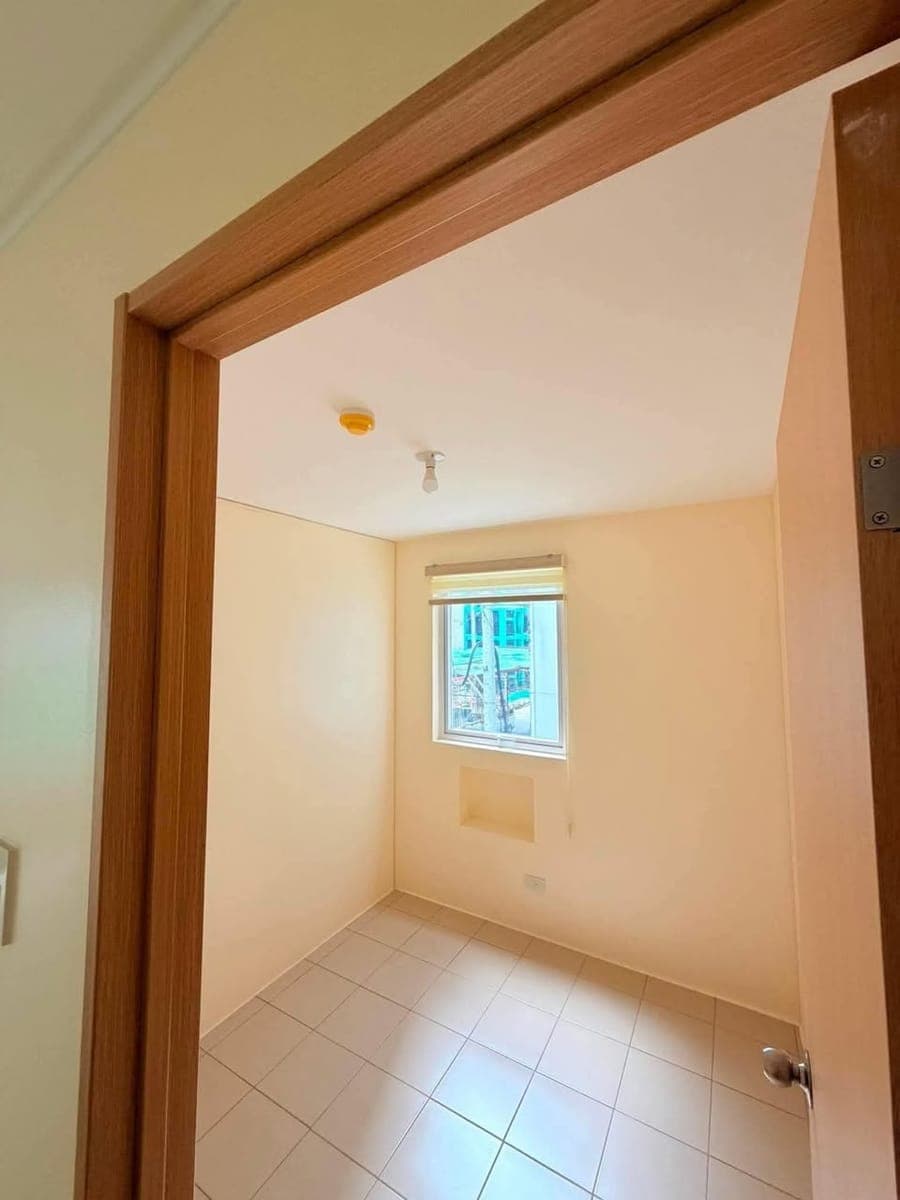 FOR RENT: BARE UNIT FACING AMENITIES 👌 ✨ - photo 4