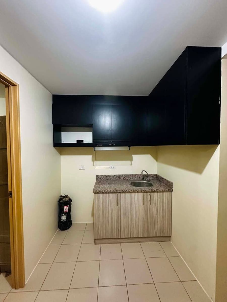 FOR RENT – 2-BEDROOM SEMI-FURNISHED CONDO - photo 1