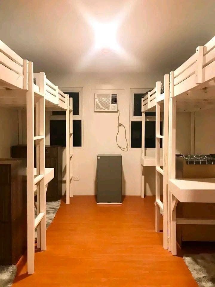 1 Female Bedspacer Available - photo 1
