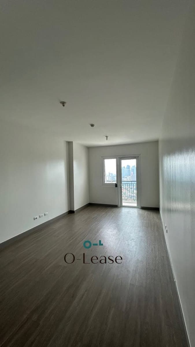 For Lease - photo 1