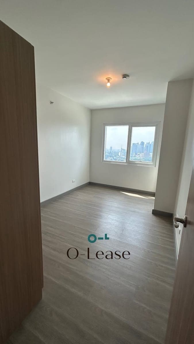 For Lease - photo 4