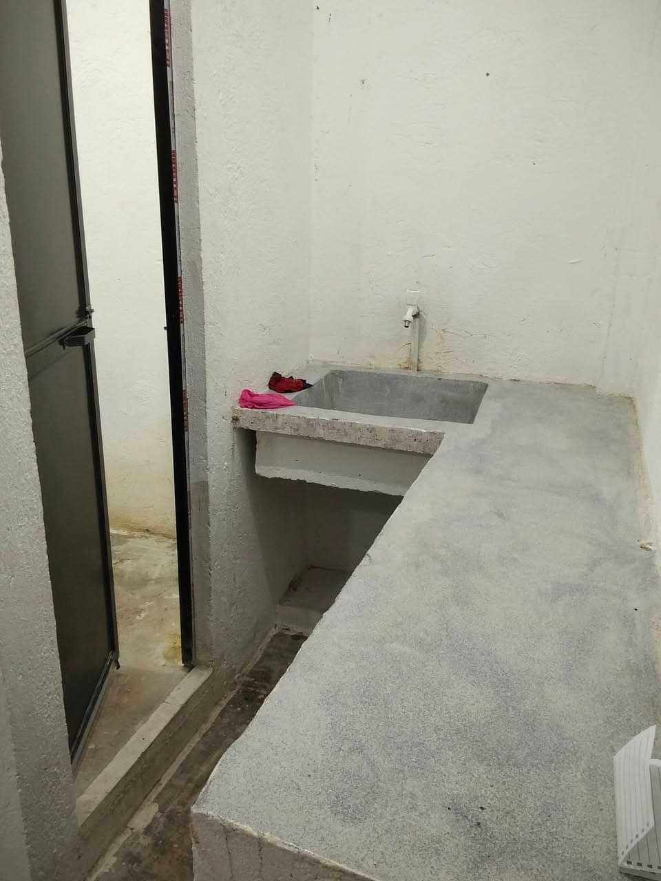 for Rent 2nd floor po located at sampaguita street unit 5 commonwealth Quezon city - photo 4