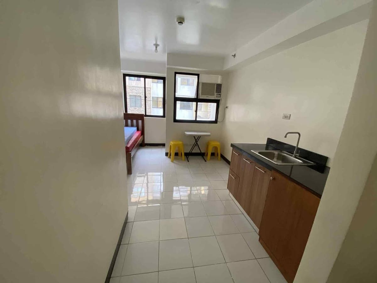🏢EAST RESIDENCES ORTIGAS II - STUDIO TYPE UNIT w/ MINI BALCONY FOR RENT (20 sq.m.) - photo 1