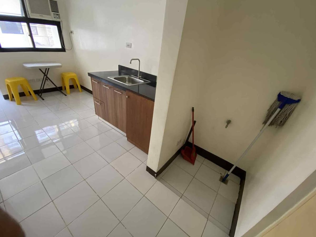 🏢EAST RESIDENCES ORTIGAS II - STUDIO TYPE UNIT w/ MINI BALCONY FOR RENT (20 sq.m.) - photo 3