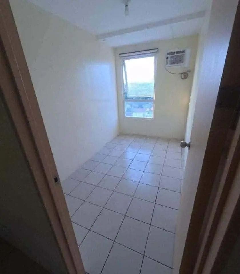 Condo for rent (2BR) Bare Unit - photo 1