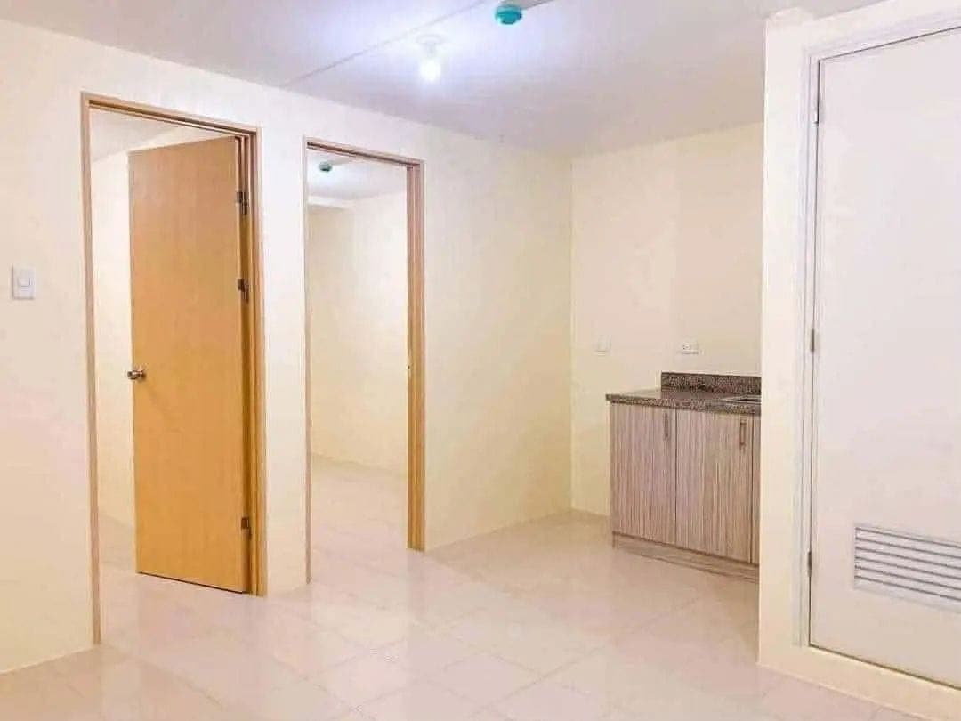 Condo for rent (2BR) Bare Unit - photo 2