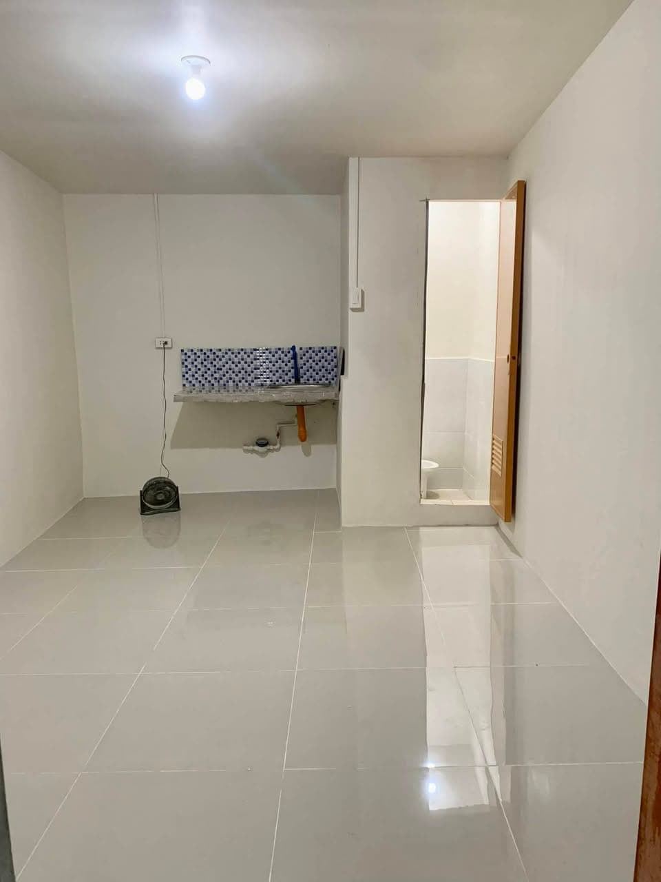 Room for rent studio type (2nd floor) - photo 2