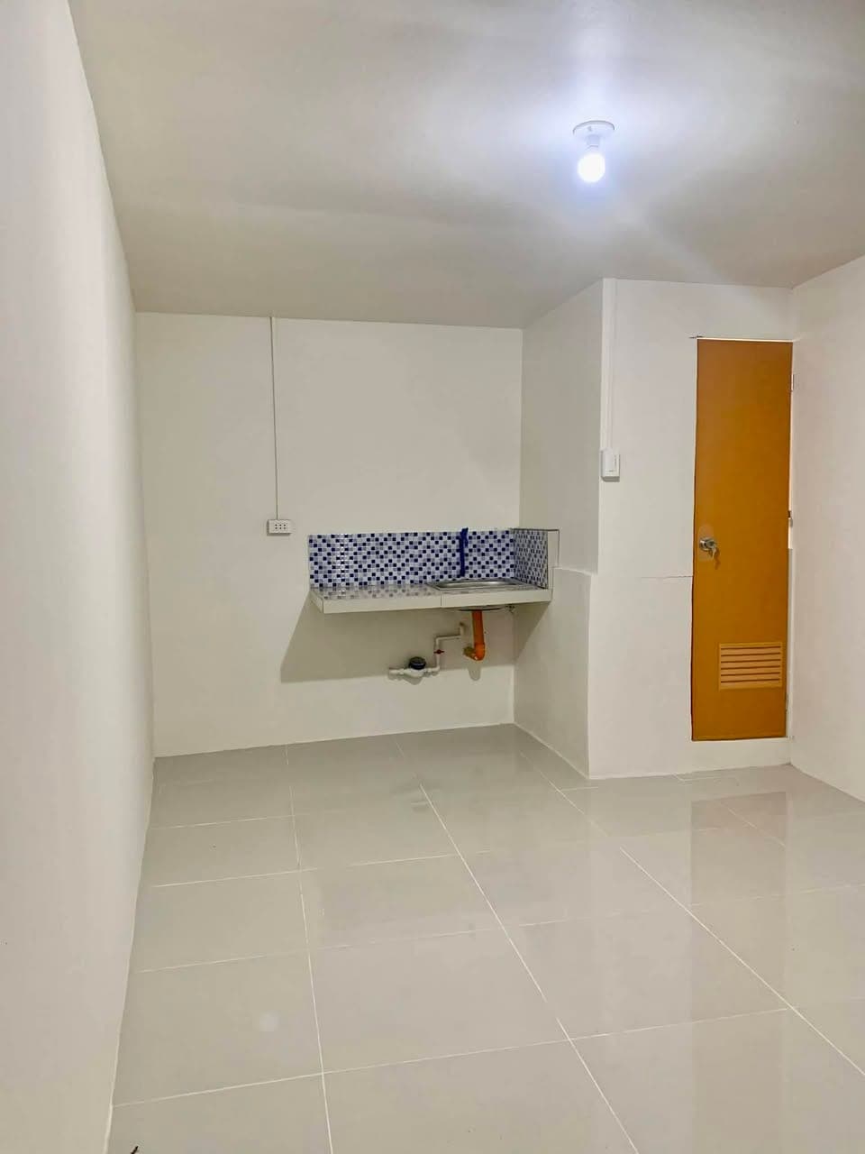 Room for rent studio type (2nd floor) - photo 1