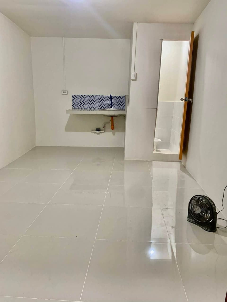 Room for rent studio type (2nd floor) - photo 3