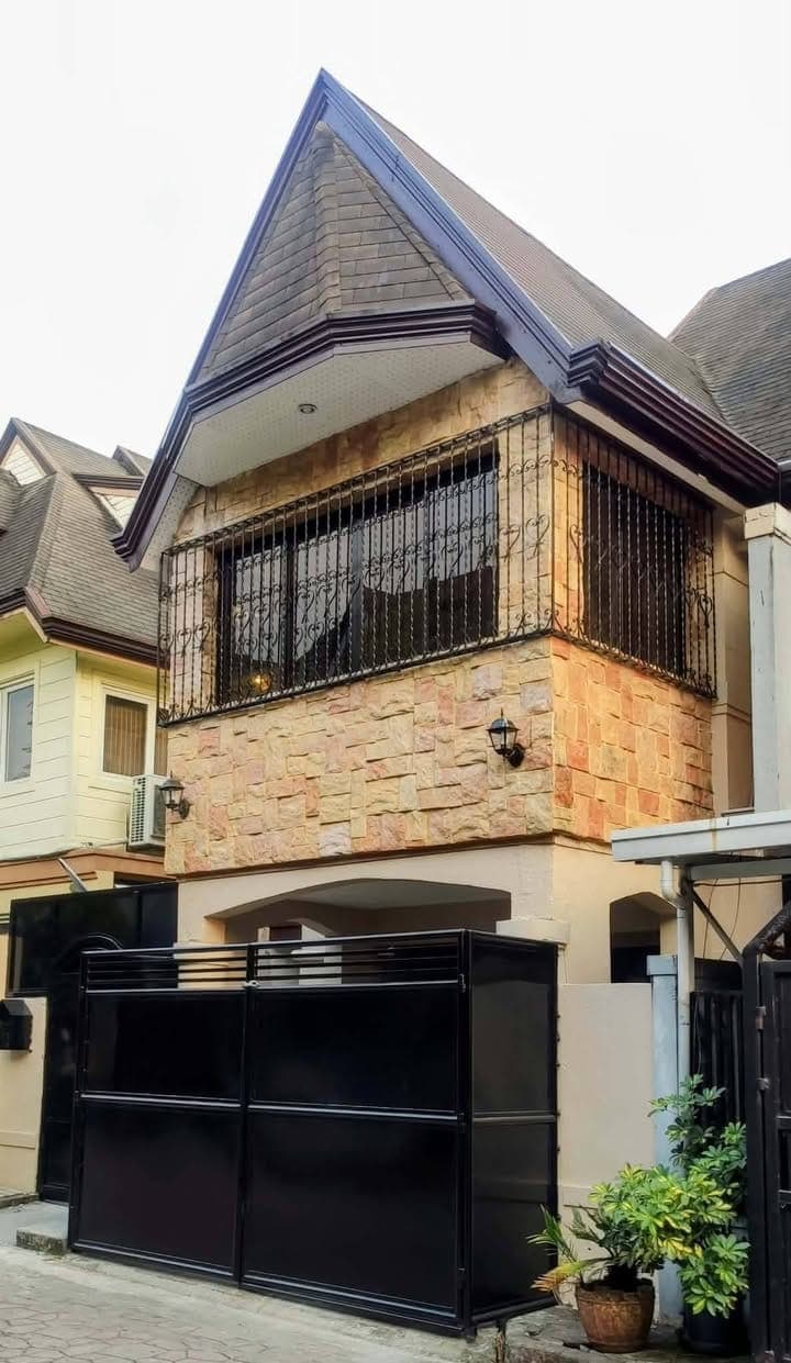 Newly Renovated Townhouse for rent in Sacred Heart Village Lagro QC. - photo 1