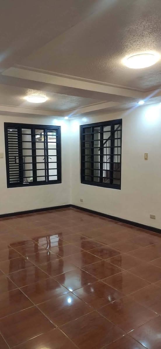 Newly Renovated Townhouse for rent in Sacred Heart Village Lagro QC. - photo 3