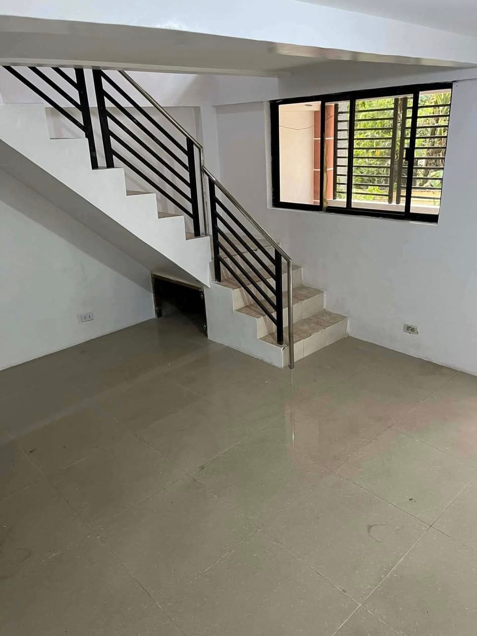 🏡 FOR RENT – 3 STOREY HOUSE IN KALAP SUBDIVISION Brgy. Kaligayahan Zabarte area (Caloocan/Fairview) - photo 3