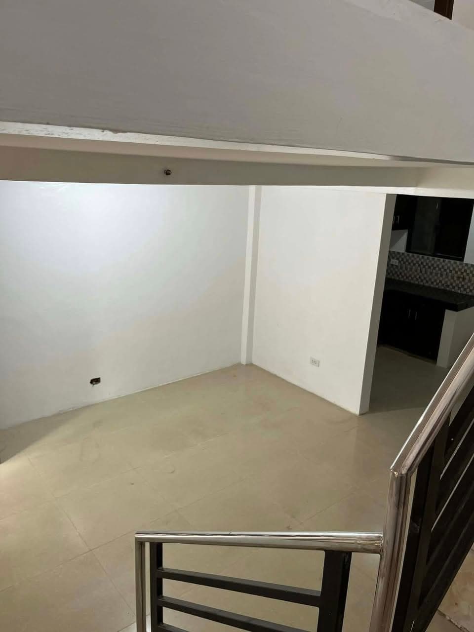 🏡 FOR RENT – 3 STOREY HOUSE IN KALAP SUBDIVISION Brgy. Kaligayahan Zabarte area (Caloocan/Fairview) - photo 4