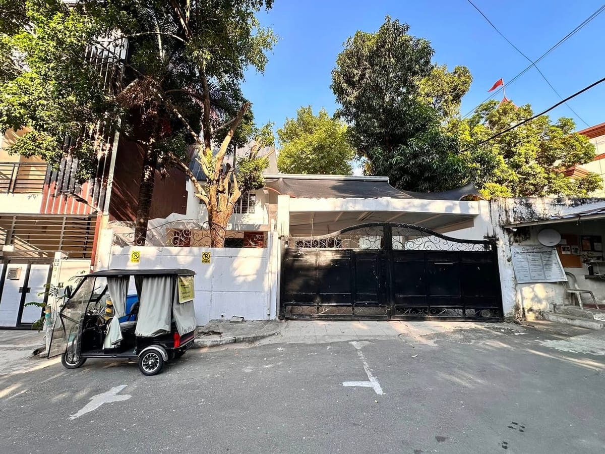 House for Rent in New Capitol Estate 1, Commonwealth ave. Quezon City - photo 1