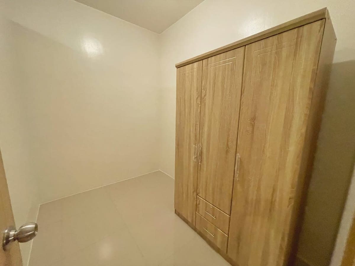 2BR QC CONDO FOR RENT (with inverter aircon & ref) - photo 2