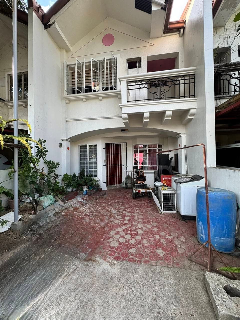 🏡 FOR RENT - 1 Door Apartment HOBART ST. SUBD.1 PASONG TAMO QUEZON CITY - photo 1