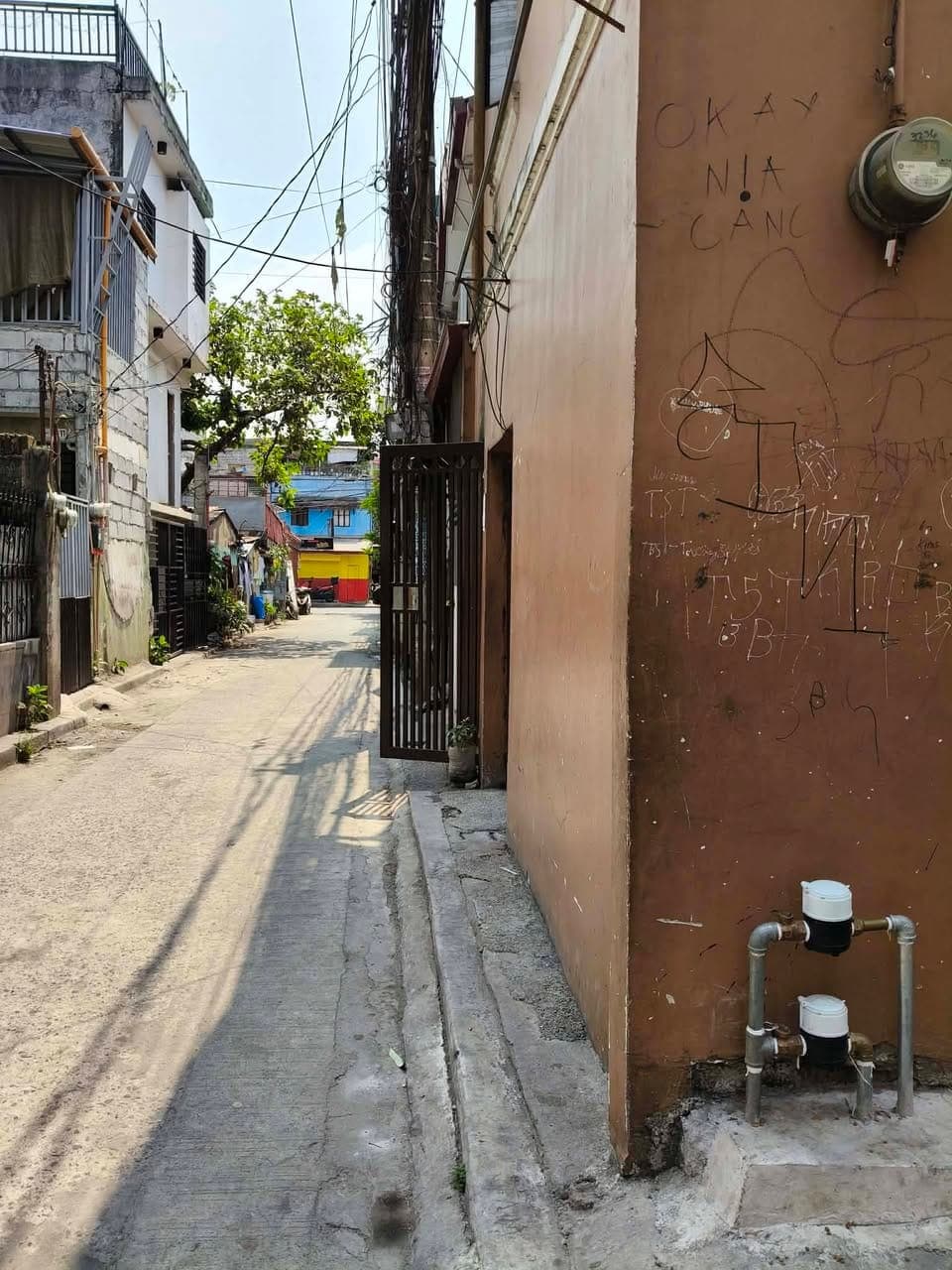 Available house 4rent batasan Hills Quezon city - photo 1