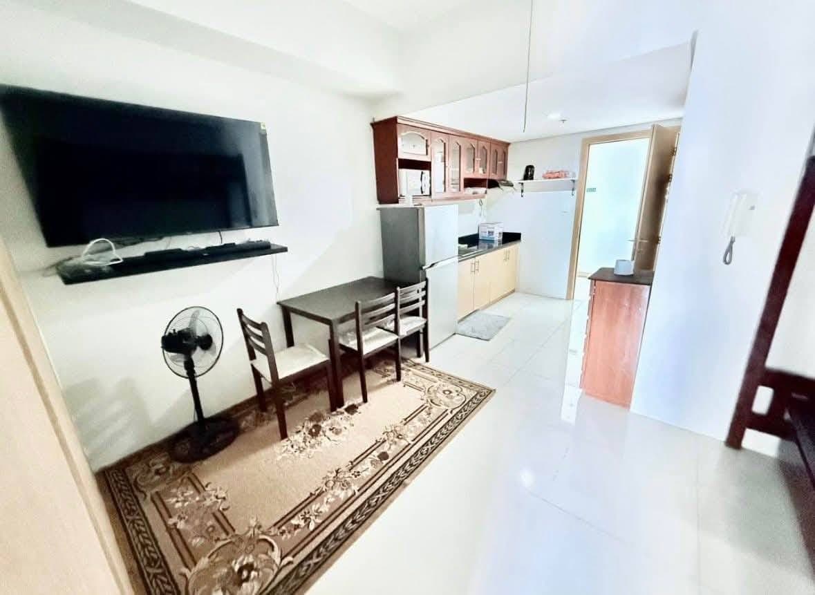1BR w/ BALCONY AVAILABLE FOR LONG TERM RENT - photo 1