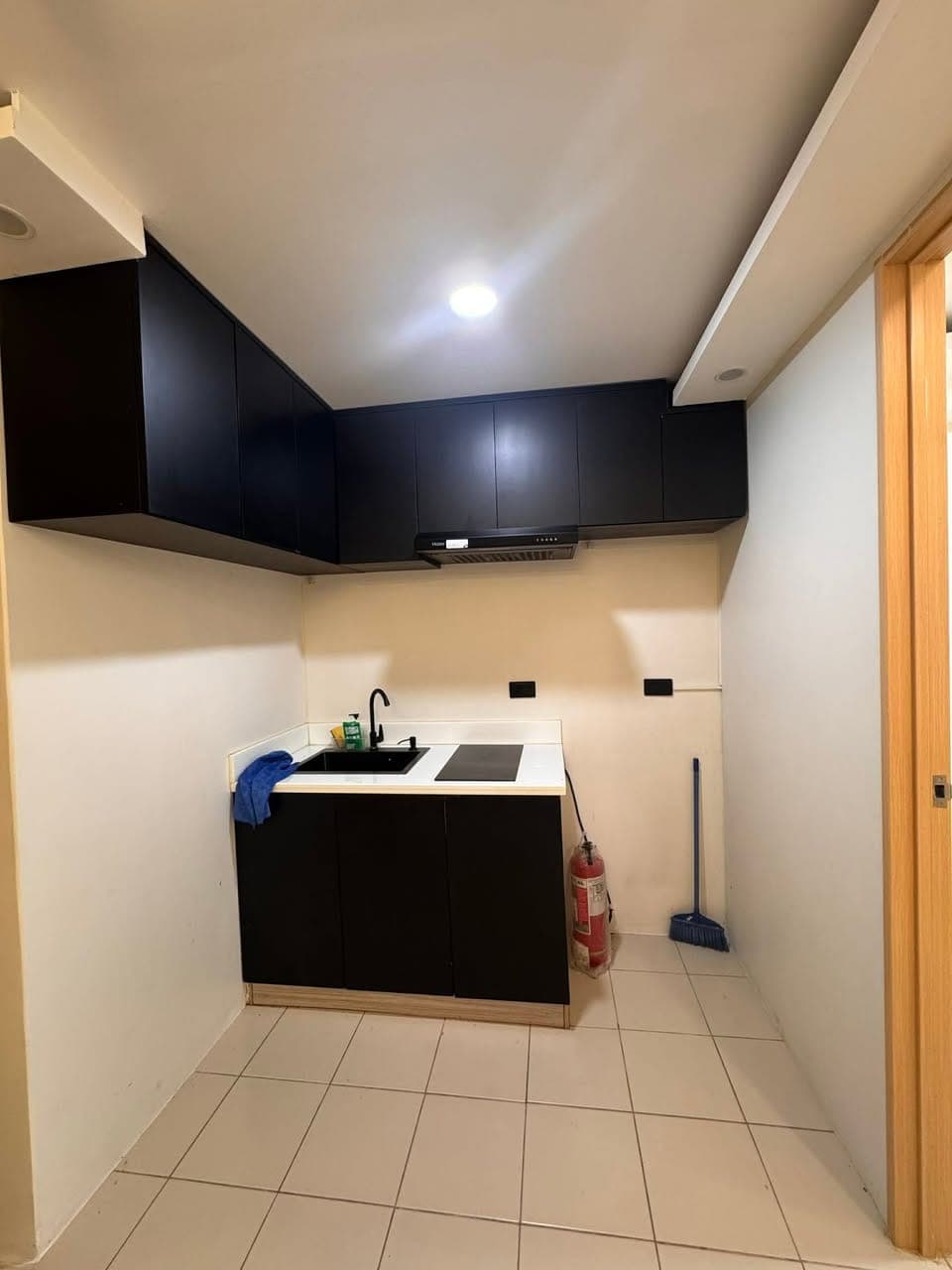 SEMI FURNISHED 2BEDROOM - photo 1
