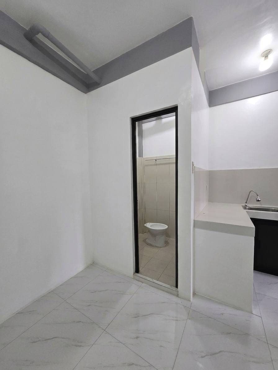 LOOKING FOR KA-SHARE 2,500 Location: Centennial 1B Pinagbuhatan - photo 4