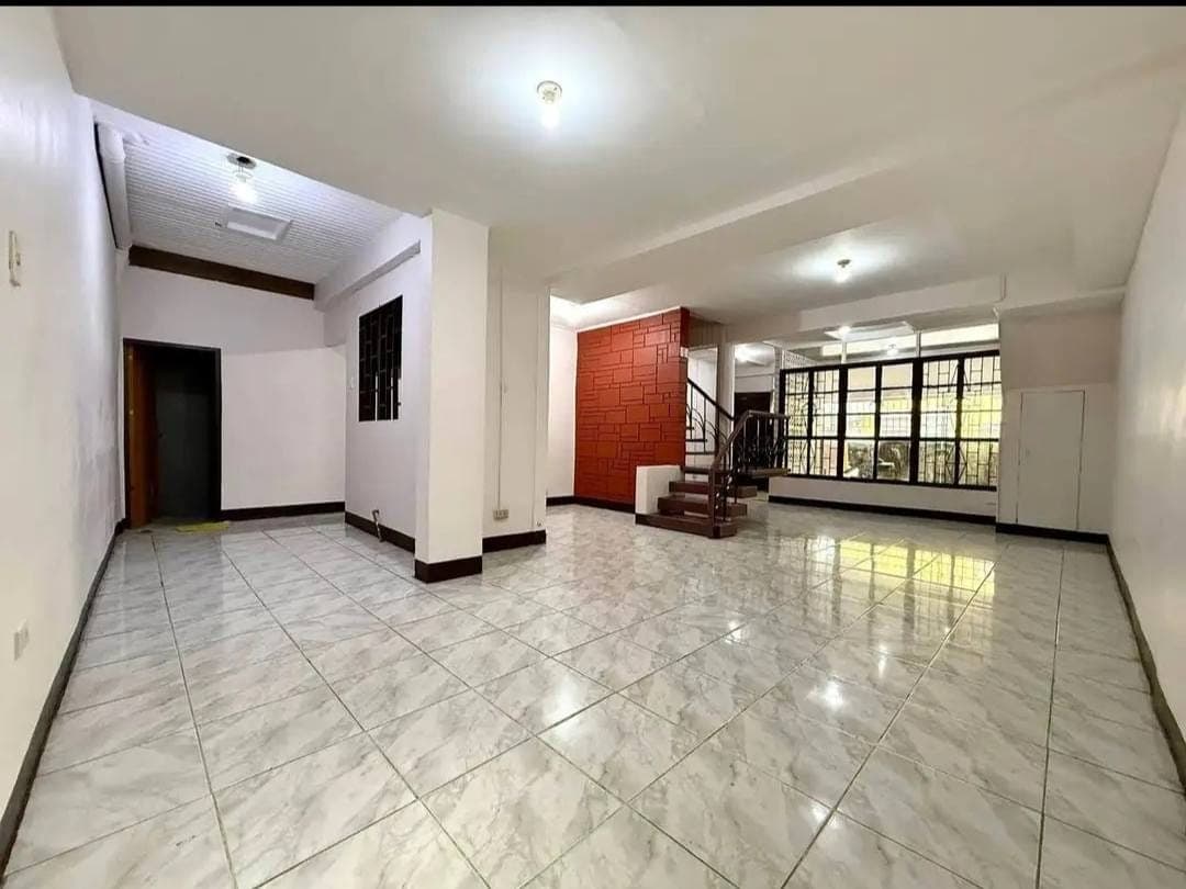 FOR RENT IN LANTANA, CUBAO, NEAR AURORA & EDSA! MOVE IN ASAP! 2 storey apartment, 3 bedrooms, 2 toil... - photo 2