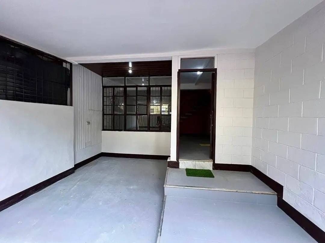 FOR RENT IN LANTANA, CUBAO, NEAR AURORA & EDSA! MOVE IN ASAP! 2 storey apartment, 3 bedrooms, 2 toil... - photo 3