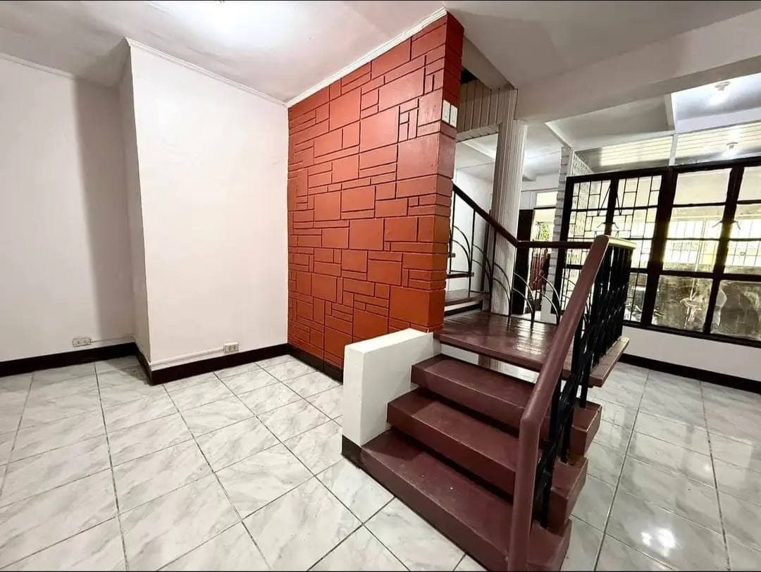 FOR RENT IN LANTANA, CUBAO, NEAR AURORA & EDSA! MOVE IN ASAP! 2 storey apartment, 3 bedrooms, 2 toil... - photo 1