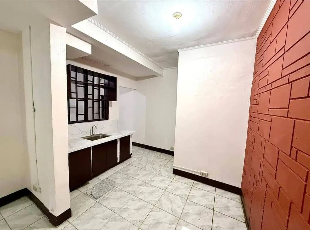 FOR RENT IN LANTANA, CUBAO, NEAR AURORA & EDSA! MOVE IN ASAP! 2 storey apartment, 3 bedrooms, 2 toil... - photo 4