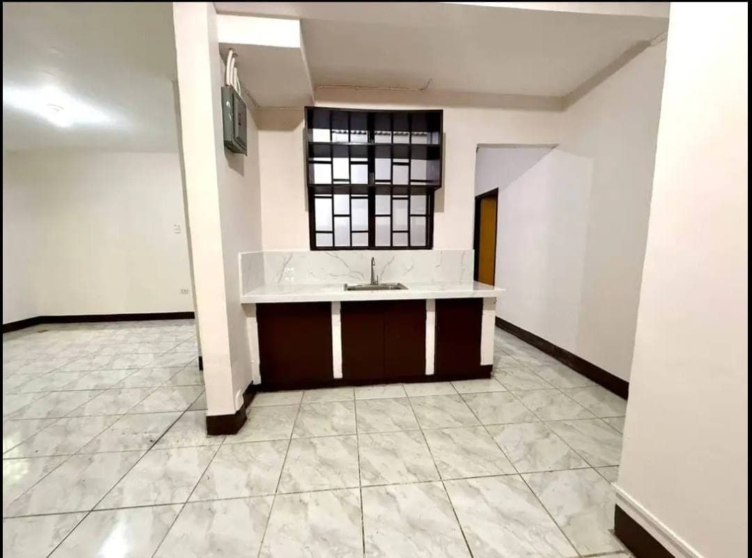 FOR RENT IN LANTANA, CUBAO, NEAR AURORA & EDSA! MOVE IN ASAP! 2 storey apartment, 3 bedrooms, 2 toil... - photo 5