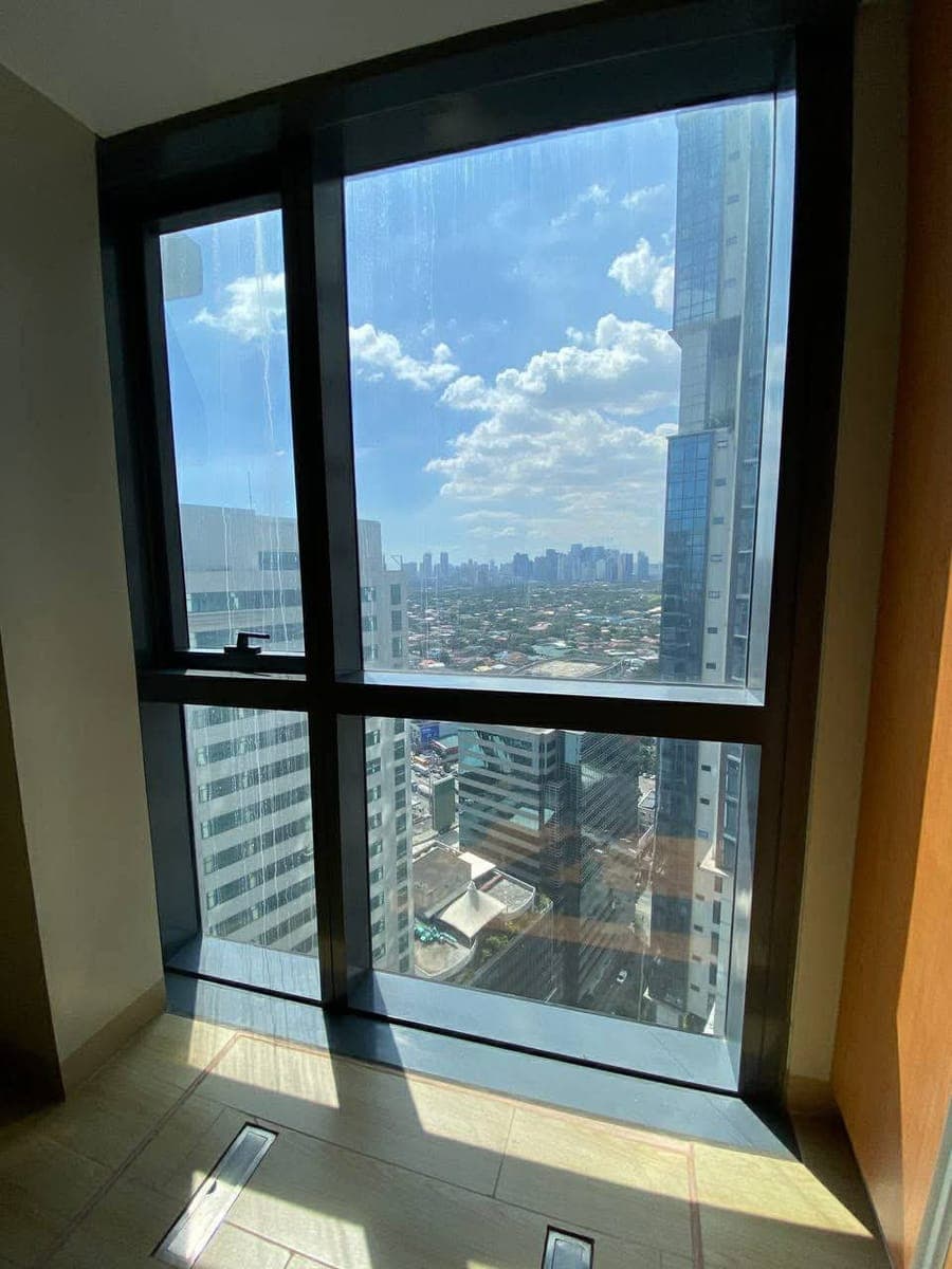 𝐅𝐎𝐑 𝐑𝐄𝐍𝐓: Studio Unit at One Eastwood Avenue Tower, Quezon City - photo 1