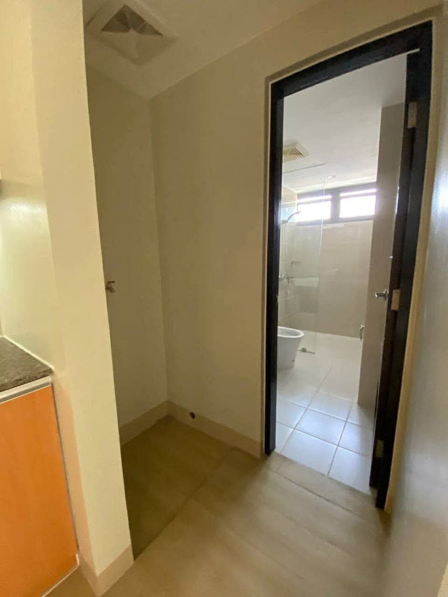 𝐅𝐎𝐑 𝐑𝐄𝐍𝐓: Studio Unit at One Eastwood Avenue Tower, Quezon City - photo 4