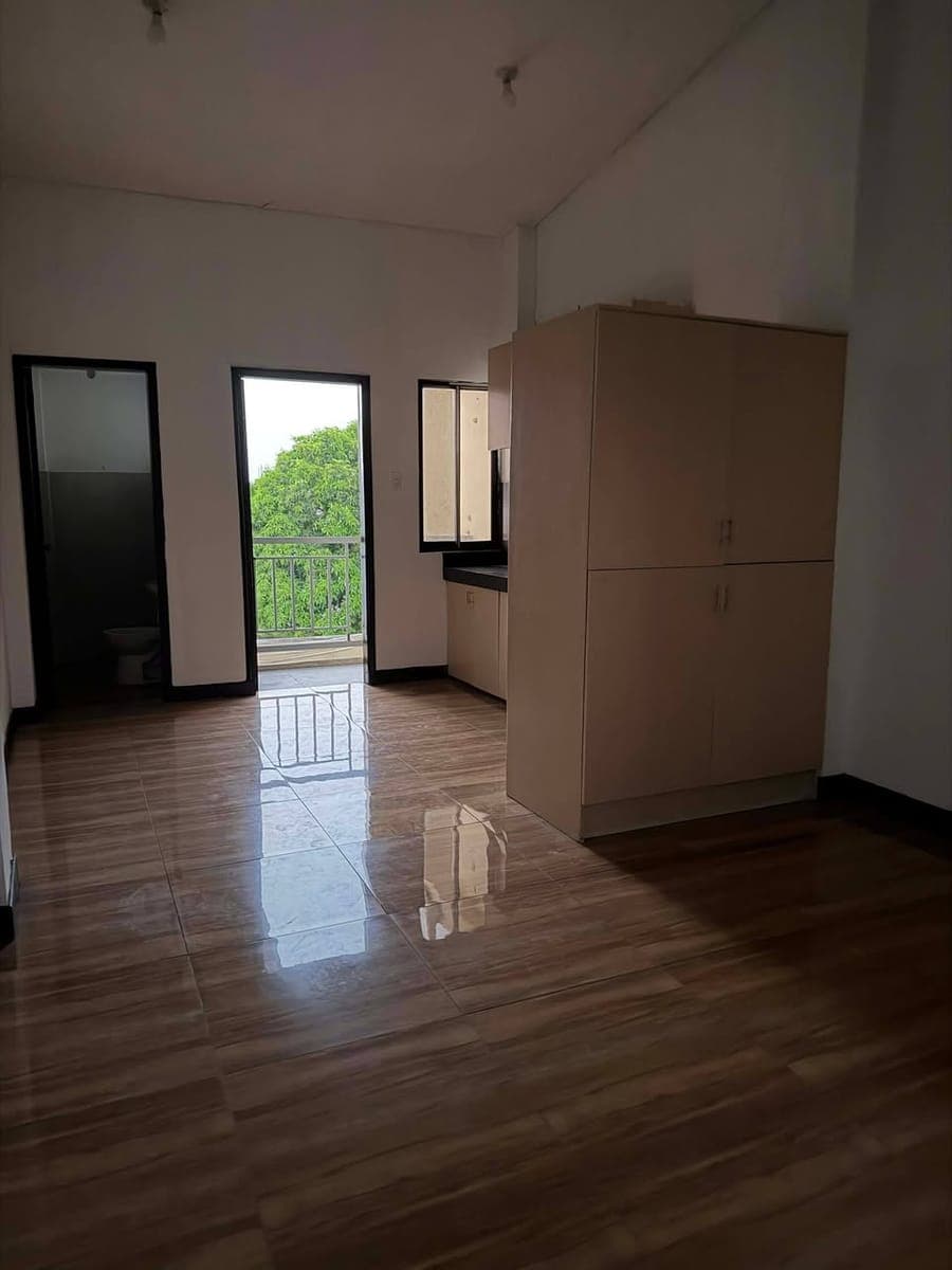Studio Unit with Balcony - photo 1