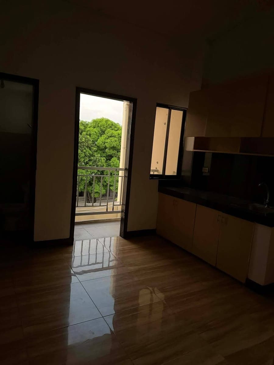 Studio Unit with Balcony - photo 3