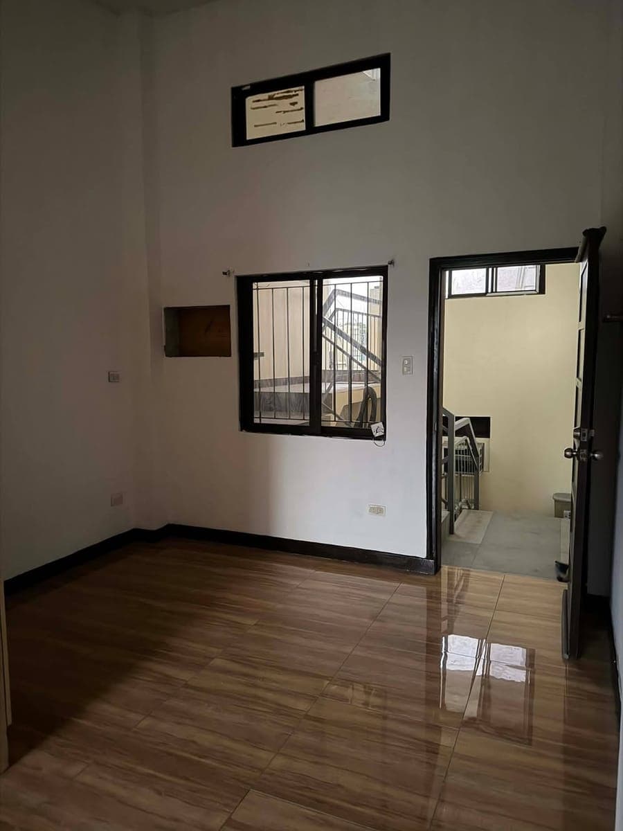 Studio Unit with Balcony - photo 2