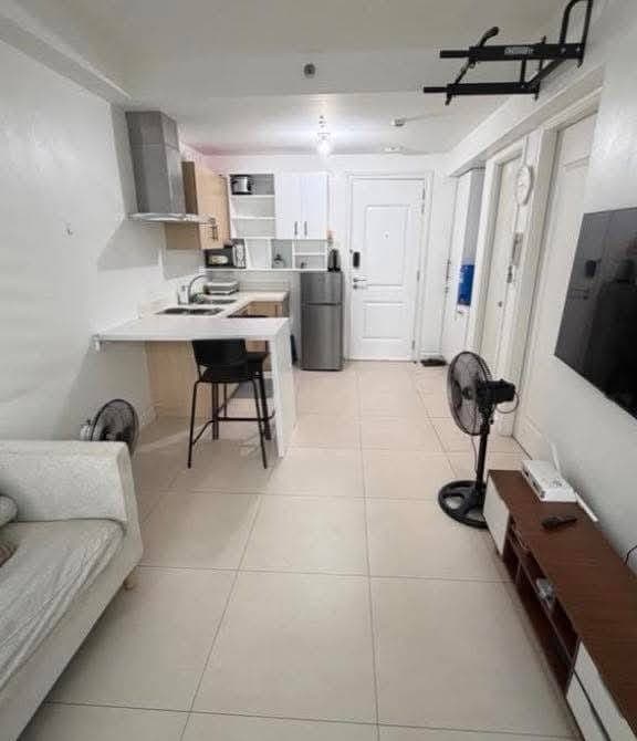 SPACIOUS 1-BEDROOM WITH BALCONY FOR RENT - photo 2