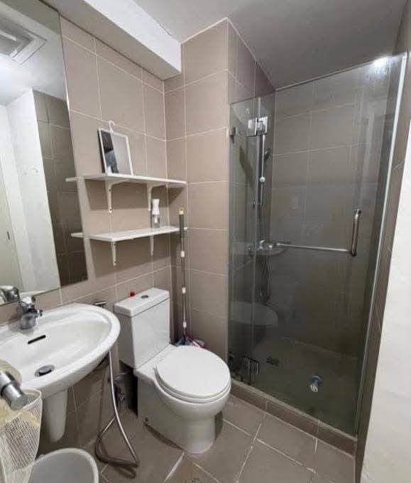 SPACIOUS 1-BEDROOM WITH BALCONY FOR RENT - photo 5