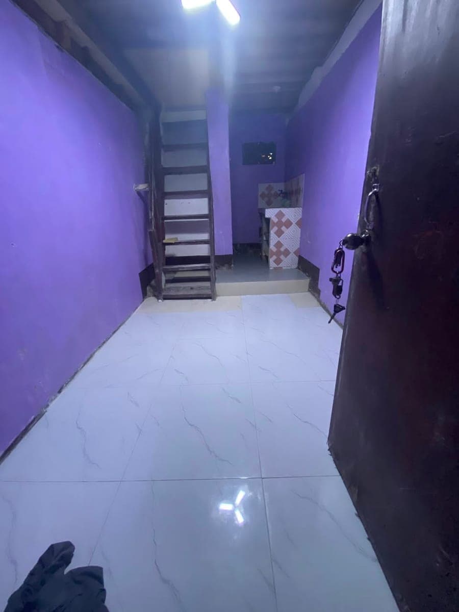 house 4 rent malapit sa lhat pangatlong bhay sa kalsda.6k monthly nka sub meter ilw tubig.farview qc... - photo 1